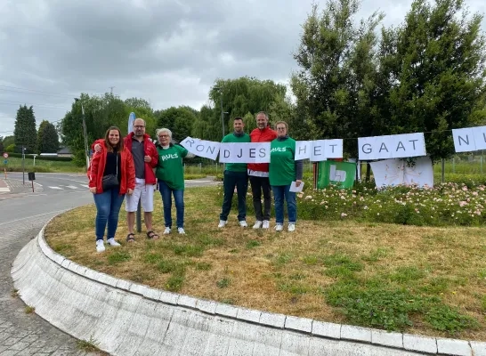 Personeel Inkendaal voert actie aan rondpunt: “We gaan niet vooruit, maar draaien in het rond”