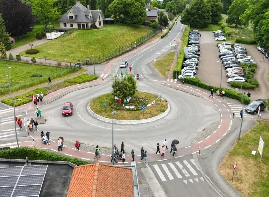 Personeel Inkendaal voert actie aan rondpunt: “We gaan niet vooruit, maar draaien in het rond”