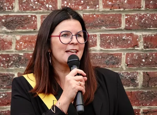 Eerste schepen in Merchtem, Julie Asselman, neemt onverwacht ontslag: “Nieuwe professionele uitdaging” Eerste schepen in Merchtem, Julie Asselman, neemt onverwacht ontslag: “Nieuwe professionele uitdaging”