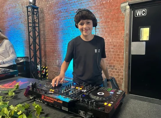 De 14-jarige dj Sebsky uit Dilbeek De 14-jarige dj Sebsky uit Dilbeek