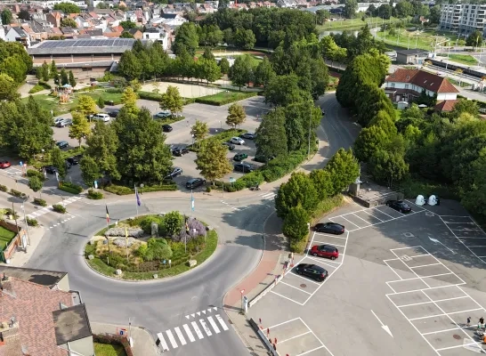De rotonde aan het Possozplein en de Slingerweg