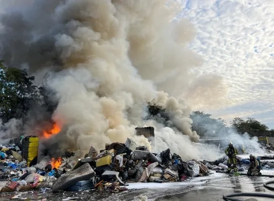 Brand in een afvalverwerkend bedrijf in Anderlecht