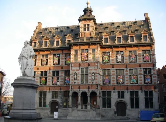 stadhuis_halle.jpg