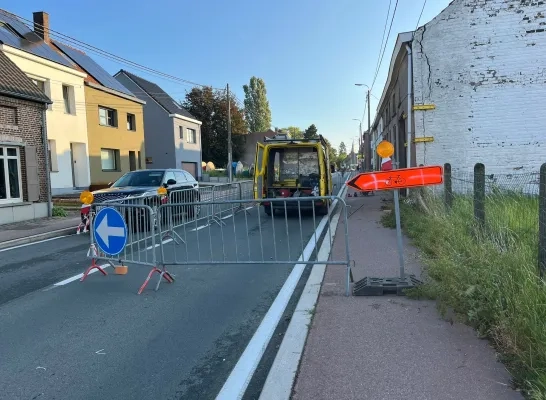 Gevel leegstaande woning dreigt in te storten in Asse Gevel leegstaande woning dreigt in te storten in Asse