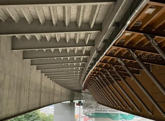 De onderkant van het Viaduct van Vilvoorde