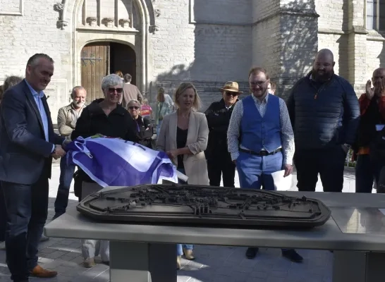 De voelplaat met daarop het Vilvoorde uit de 16de eeuw De voelplaat met daarop het Vilvoorde uit de 16de eeuw