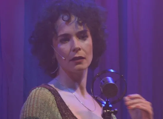 Actrice Daphne Wellens in de rol van Ann Christy