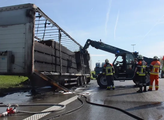 vrachtwagen_uitgebrand.jpg