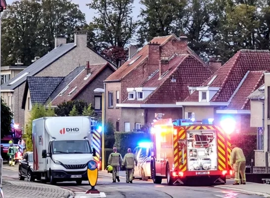Gezin van zes op straat na uitslaande keukenbrand: 13-jarige naar ziekenhuis met rookintoxicatie