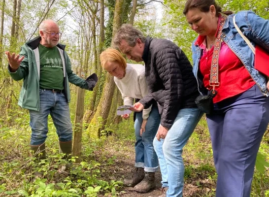 Wandelaars in het Floordambos