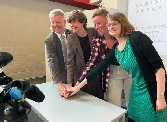 De Brusselse Kliniek Sint-Jan en Vlaams minister van Brussel Cieltje Van Achter lanceren een pilootproject rond Nederlandstalige zorg in de hoofdstad