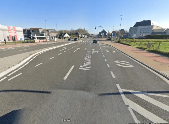 Ninoofsesteenweg in Pamel, Roosdaal