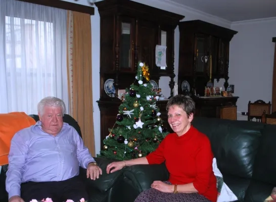 Gust Van Mulders begon zijn politieke loopbaan enkele maanden na zijn huwelijk in 1970 met Rita Van de Cruys Gust Van Mulders begon zijn politieke loopbaan enkele maanden na zijn huwelijk in 1970 met Rita Van de Cruys