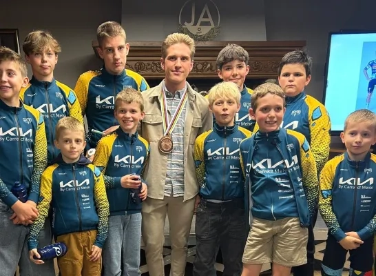 Opwijk huldigt wielrenner Ilan Van Wilder voor bronzen medaille op WK tijdrijden Opwijk huldigt wielrenner Ilan Van Wilder voor bronzen medaille op WK tijdrijden