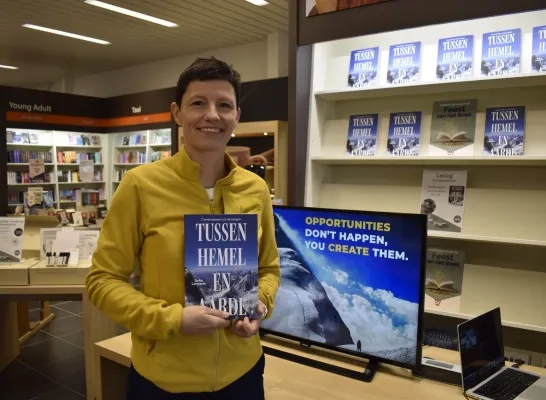 Bergbeklimster Sofie Lenaerts leest voor in Kampenhout tijdens ‘Feest van het Boek’ Bergbeklimster Sofie Lenaerts leest voor in Kampenhout tijdens ‘Feest van het Boek’