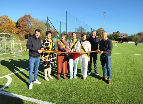 Het nieuwe kunstgrasveld van KFC Meise is officieel geopend