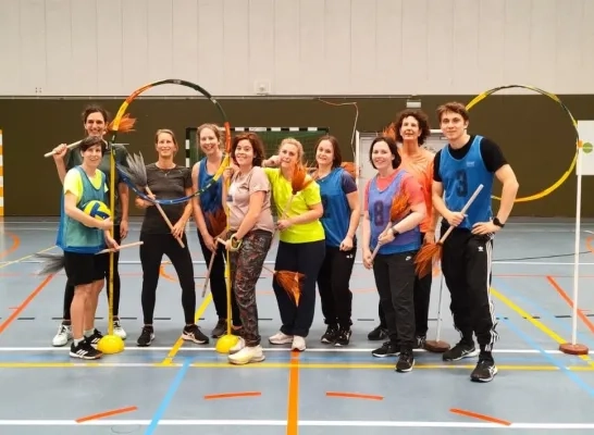 Multisportclub ReActief laat leden proeven van Harry Potter-sport zwerkbal