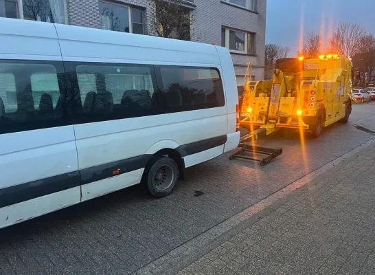 Politie haalt acht onverzekerde bussen uit het verkeer