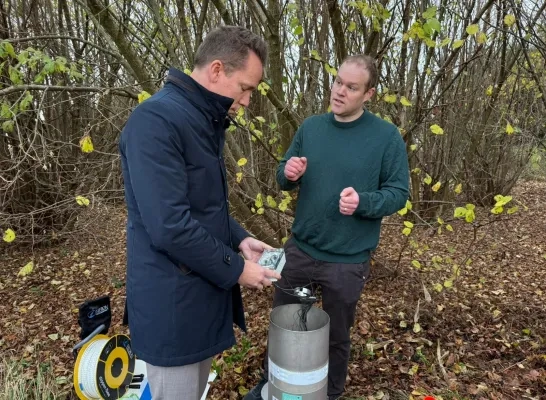 Minister Brouns stelt automatisatie grondwatermeetnet voor in Meise: “400 meetputten in Vlaanderen hebben nu sensor”
