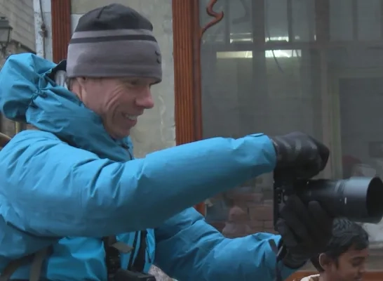 Herman uit Zemst fotografeert toevallige voorbijgangers op straat