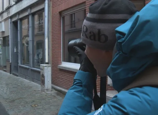 Herman uit Zemst fotografeert toevallige voorbijgangers op straat