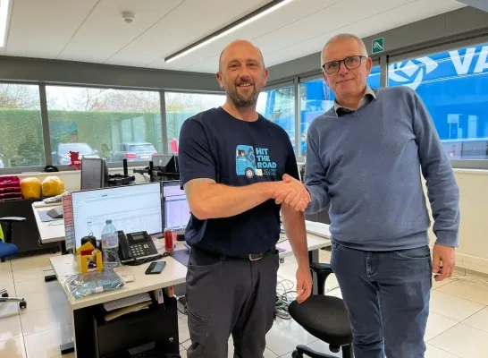 Vrachtwagenchauffeur Christophe en manager Wim van Van Moer in Zellik