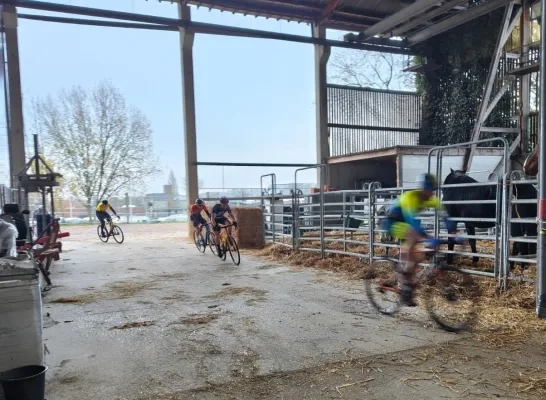 Team De Fietser organiseert cyclocross in Zellik tijdens Bomaco-Winterjumping