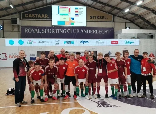 Sporters met en zonder beperking spelen samen in internationaal futsaltoernooi in Roosdaal
