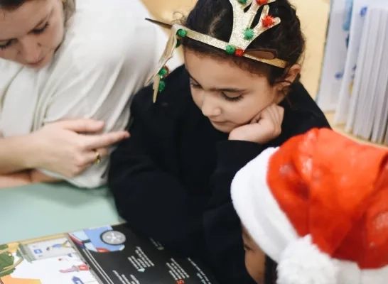 Enkele Leeuwse leeringen ontdekken het taalrugzakpakket