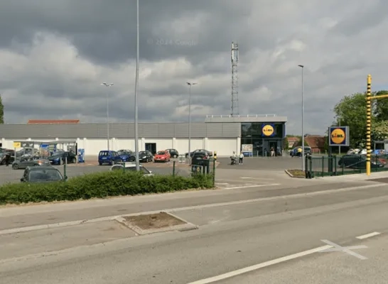 De uitrit van de parking van de Lidl aan de Bergensesteenweg in Sint-Pieters-Leeuw