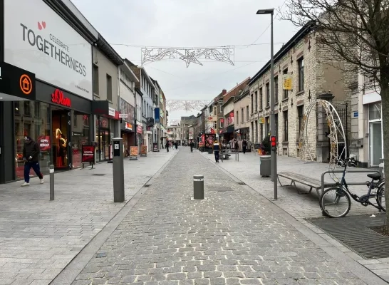 Lokale handelaars in Vilvoordse Leuvensestraat zien last minute kerstshoppers graag komen