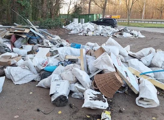 Sluikstort aan het Neromhof in Wolvertem