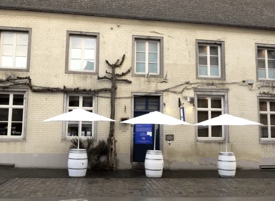 De gevel van Huis Vossen in Lennik