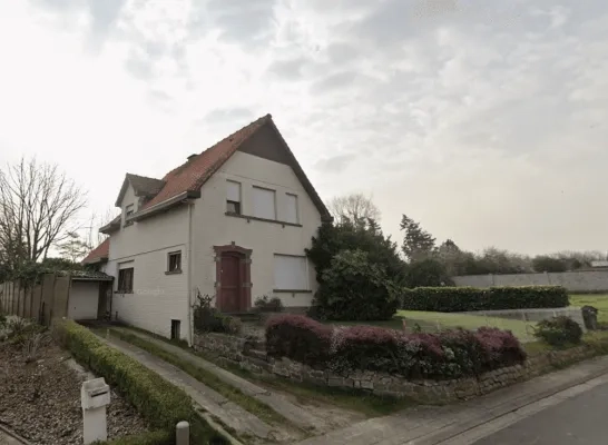 In deze half vrijstaande woning in de Fosselstraat werd een cannabisplantage ontdekt