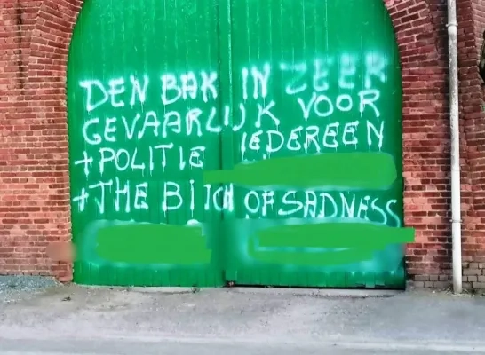 Graffiti die de burgemeester van Meise en de politie bedreigen