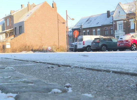 Op deze locatie vindt de wekelijkse zondagmarkt plaats in Huizingen
