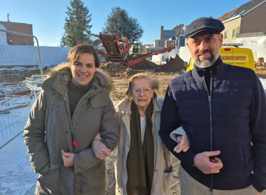 Ella en Wouter De Neve bezoeken de site met grootmoeder Edith die er nog woonde en werkte. 