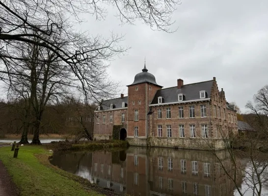 Het dak van waterkasteel NIeuwermolen is hersteld