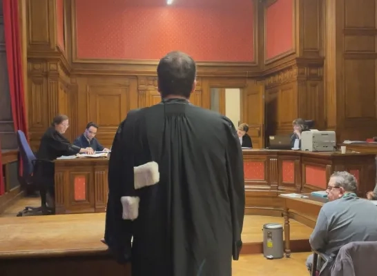 Het proces tegen een witwasbende ging vandaag van start.