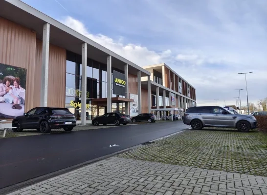 Aan het AFI-Park is een ruime parking voorzien