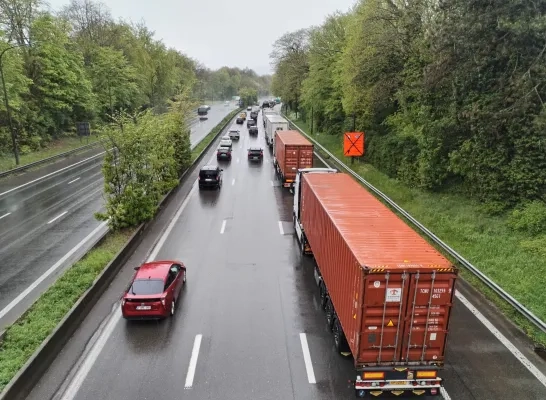 Het is aanschuiven op de Ring richting Jezus-Eik