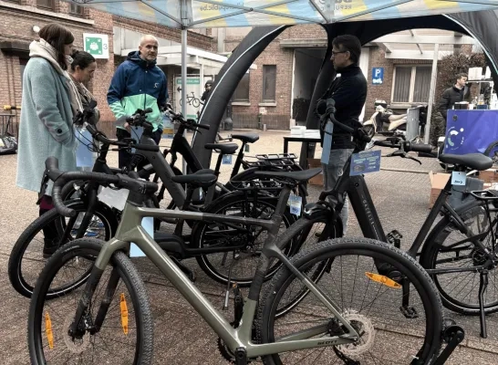 Medewerkers van het Jan Portaelsziekenhuis krijgen info over het leasen van een fiets