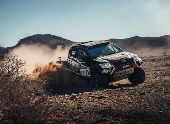 Koen Wauters en Tom De Leeuw in de woestijn