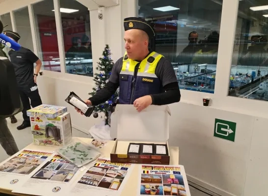 De luchthavendouane in Zaventem toont hoe ze drugskoeriers opsporen