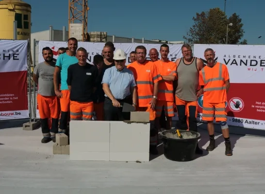 1te_steen_nieuwe_loods_18_sept_2018_img_1741.jpg