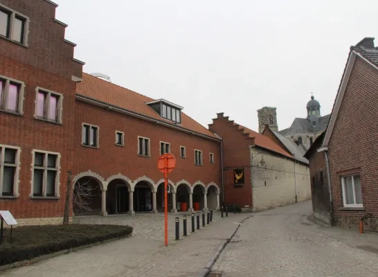 zaal_fenikshof_met_bogen2.jpg