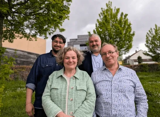 Peter Lombaert staat vooraan rechts op de foto