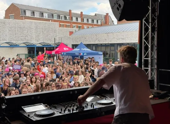 DJ en content creator Michael Amani op Stressfactor van VKO Opwijk