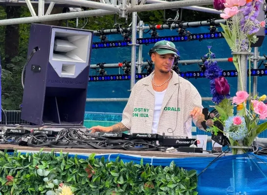 DJ op het Maatwerkfestival in Park Drie Fonteinen in Vilvoorde