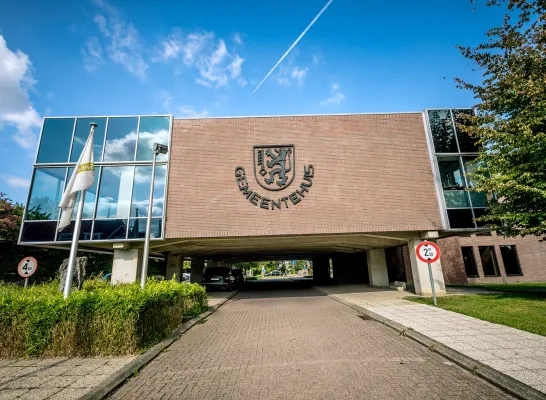 86619_leeuwgemeentehuis.jpg